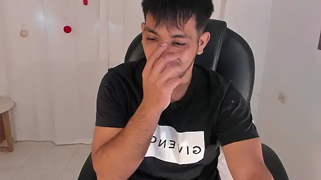 Snapshot of shooting_wilson chatting on 03/17/26, 02:09 shooting wilson online show from 03/17/26, 02:09