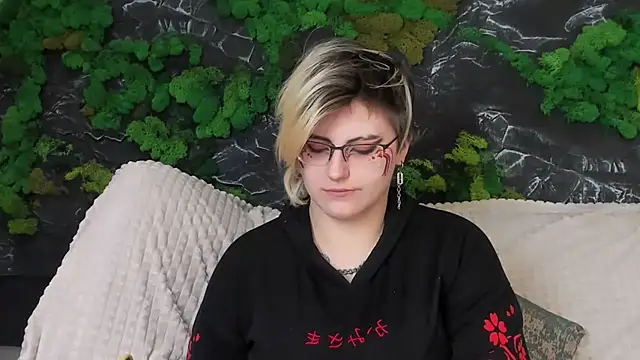 Snapshot of ABSI_GLITCH chatting on 02/19/26, 10:33 ABSI GLITCH online show from 02/19/26, 10:33