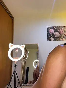 Snapshot of Your_HoneyXXX chatting on 02/13/26, 06:09 Your HoneyXXX online show from 02/13/26, 06:09