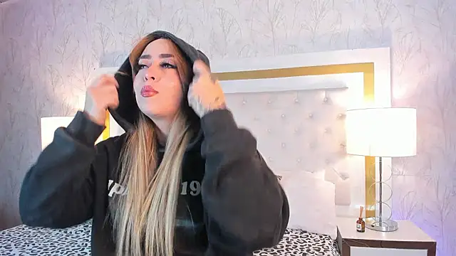 Snapshot of Xara_Shadow chatting on 02/17/26, 10:38 Xara Shadow online show from 02/17/26, 10:38