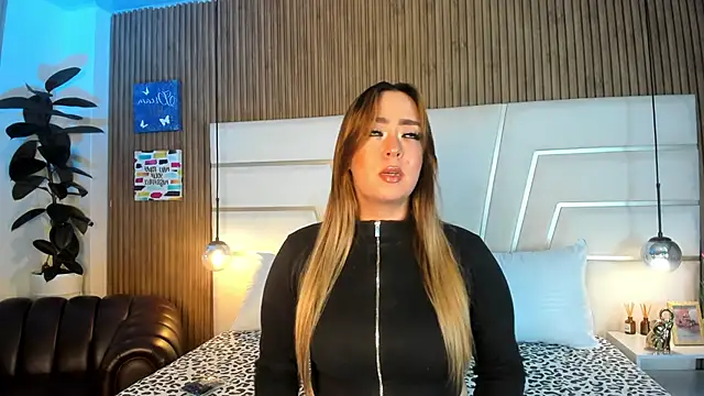 Xara Shadow online show from 04/10/26, 12:05