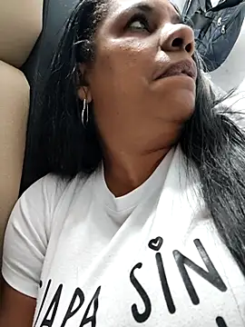 Snapshot of Zeyllyjhonson chatting on 02/17/26, 03:36 Zeyllyjhonson online show from 02/17/26, 03:36