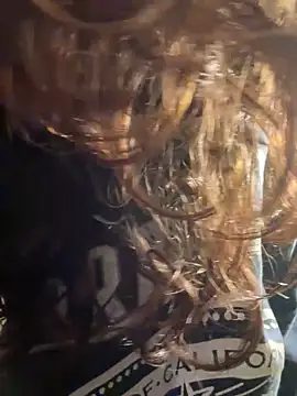 Snapshot of Raven__5 chatting on 04/17/26, 04:04 Raven 5 online show from 04/17/26, 04:04