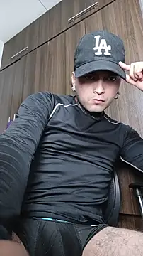 Snapshot of milo_boy98 chatting on 02/05/26, 03:22 milo boy98 online show from 02/05/26, 03:22