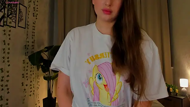 Snapshot of Celine_Coello chatting on 04/15/26, 04:08 Celine Coello online show from 04/15/26, 04:08