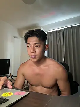 Yooo17 online show from 07/28/26, 08:43