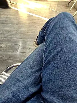 Snapshot of vali23 chatting on 01/17/26, 09:25 vali23 online show from 01/17/26, 09:25