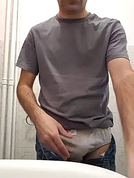 Snapshot of vali23 chatting on 02/05/26, 09:14 vali23 online show from 02/05/26, 09:14