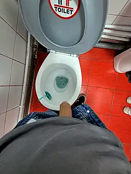 Snapshot of vali23 chatting on 02/14/26, 09:06 vali23 online show from 02/14/26, 09:06