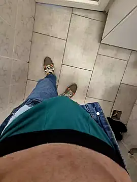 Snapshot of vali23 chatting on 02/17/26, 09:28 vali23 online show from 02/17/26, 09:28