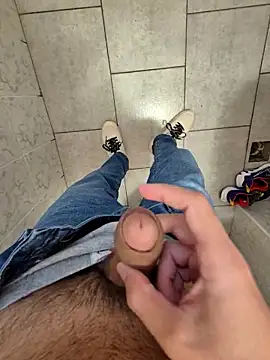 Snapshot of vali23 chatting on 04/09/26, 06:30 vali23 online show from 04/09/26, 06:30