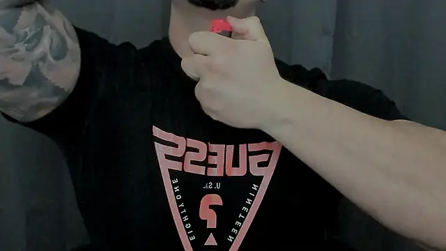 Snapshot of TONYWILSONN chatting on 03/08/26, 04:27 TONYWILSONN online show from 03/08/26, 04:27