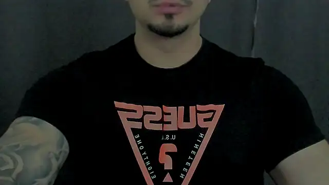 Snapshot of TONYWILSONN chatting on 04/17/26, 04:37 TONYWILSONN online show from 04/17/26, 04:37