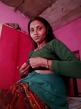 Snapshot of Juli_rathore chatting on 03/04/26, 09:48 Juli rathore online show from 03/04/26, 09:48