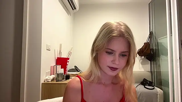 Snapshot of Slay_Swag chatting on 02/01/26, 10:14 Slay Swag online show from 02/01/26, 10:14