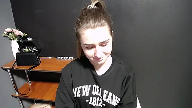 Sunny siren online show from 04/09/26, 12:43