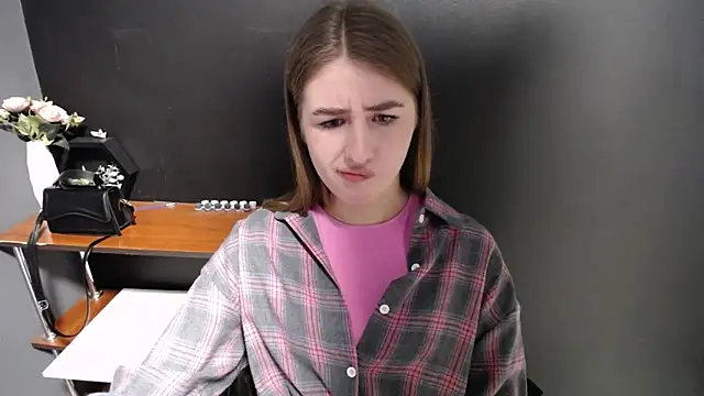 Sunny siren online show from 04/18/26, 12:53