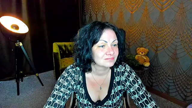Snapshot of IrissMoon chatting on 06/11/26, 12:32 IrissMoon online show from 06/11/26, 12:32