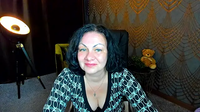 Snapshot of IrissMoon chatting on 06/11/26, 02:53 IrissMoon online show from 06/11/26, 02:53