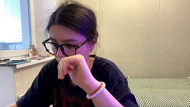 Snapshot of SaintMari chatting on 05/21/26, 12:23 SaintMari online show from 05/21/26, 12:23