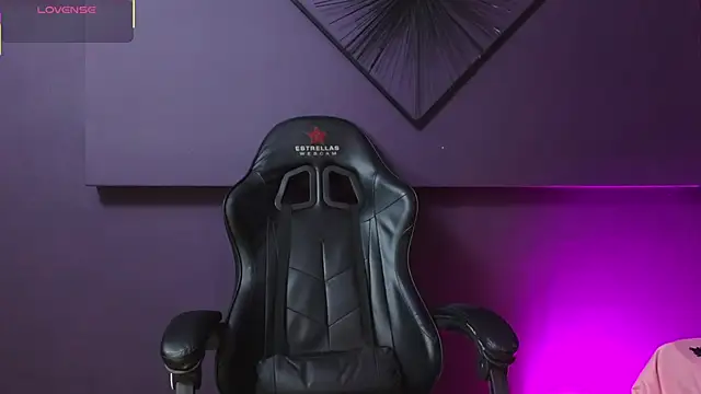 Snapshot of Rosse_Baker_ chatting on 04/15/26, 12:34 Rosse Baker online show from 04/15/26, 12:34