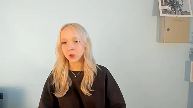 LatrinaNivala online show from 01/16/26, 11:36