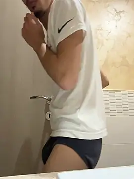 Snapshot of piccolo2002 chatting on 03/19/26, 05:50 piccolo2002 online show from 03/19/26, 05:50