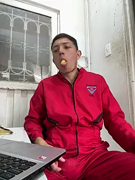 santiObrero online show from 04/17/26, 03:15