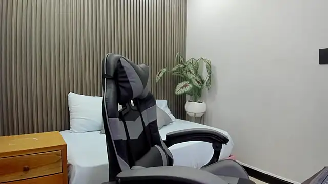 Snapshot of mila_pinkett chatting on 02/25/26, 07:12 mila pinkett online show from 02/25/26, 07:12