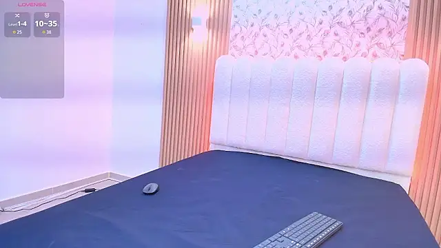 Snapshot of Amira_Alzahra chatting on 02/08/26, 05:22 Amira Alzahra online show from 02/08/26, 05:22