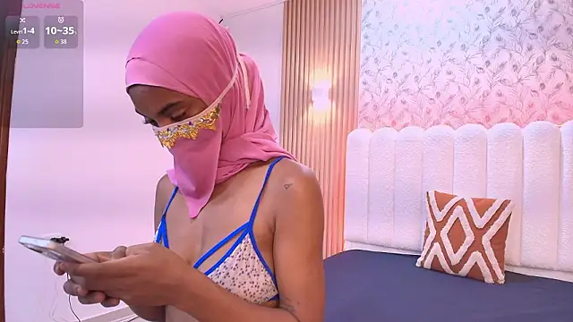 Snapshot of Amira_Alzahra chatting on 02/10/26, 05:11 Amira Alzahra online show from 02/10/26, 05:11