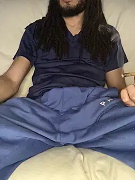 Snapshot of givemeabreak34 chatting on 03/31/26, 04:57 givemeabreak34 online show from 03/31/26, 04:57