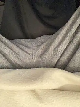 Snapshot of givemeabreak34 chatting on 04/12/26, 06:57 givemeabreak34 online show from 04/12/26, 06:57