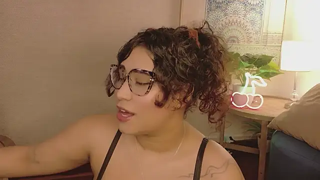 Snapshot of Maya_house chatting on 04/21/26, 04:19 Maya house online show from 04/21/26, 04:19