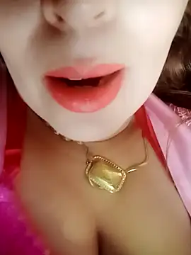 Snapshot of Naughty-Yousra chatting on 04/24/26, 02:52 Naughty-Yousra online show from 04/24/26, 02:52