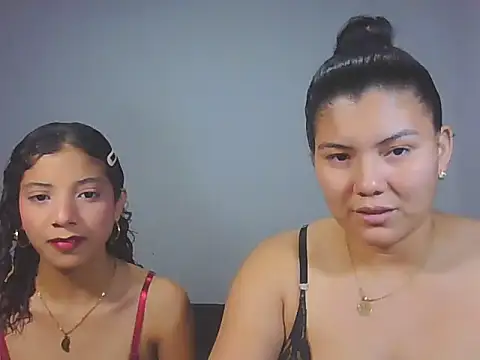 Snapshot of Helena-Paola chatting on 02/03/26, 05:38 Helena-Paola online show from 02/03/26, 05:38