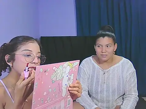 Snapshot of Helena-Paola chatting on 02/10/26, 05:44 Helena-Paola online show from 02/10/26, 05:44