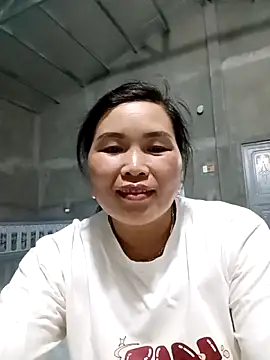 Snapshot of nana_nana99 chatting on 05/15/26, 03:52 nana nana99 online show from 05/15/26, 03:52