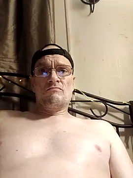 Snapshot of Stroudiowa72 chatting on 04/27/26, 06:11 Stroudiowa72 online show from 04/27/26, 06:11