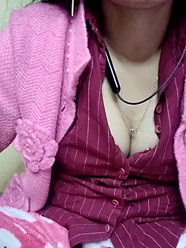 Snapshot of annugirl chatting on 01/19/26, 10:19 annugirl online show from 01/19/26, 10:19