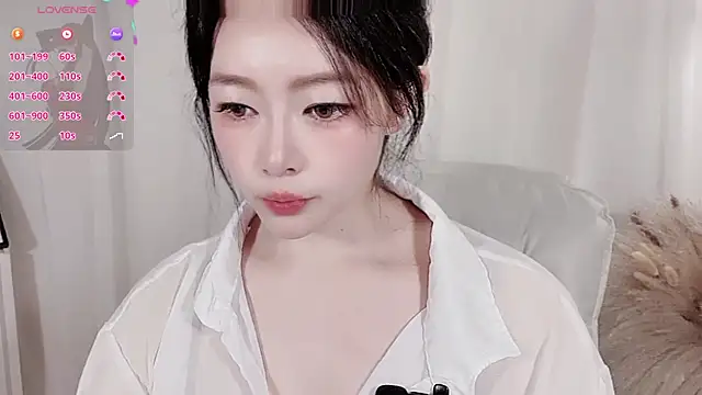 XinYuemeimei online show from 07/04/26, 02:12
