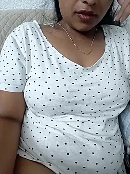 Snapshot of Hot-Tinaa chatting on 04/05/26, 01:47 Hot-Tinaa online show from 04/05/26, 01:47