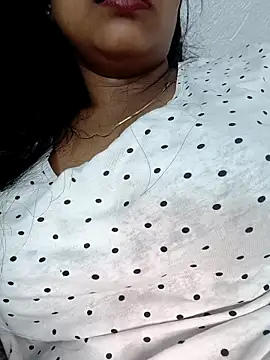 Snapshot of Hot-Tinaa chatting on 04/07/26, 12:33 Hot-Tinaa online show from 04/07/26, 12:33