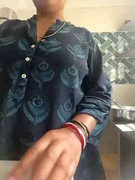 Snapshot of Hot-Tinaa chatting on 04/11/26, 09:13 Hot-Tinaa online show from 04/11/26, 09:13