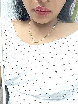 Snapshot of Hot-Tinaa chatting on 04/16/26, 12:33 Hot-Tinaa online show from 04/16/26, 12:33