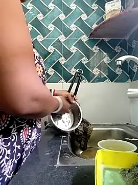 Snapshot of Hot-Tinaa chatting on 04/23/26, 06:03 Hot-Tinaa online show from 04/23/26, 06:03