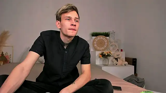 Snapshot of Volan_Starts chatting on 02/07/26, 04:05 Volan Starts online show from 02/07/26, 04:05