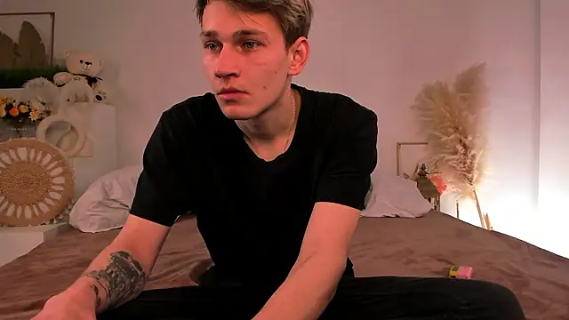 Snapshot of Volan_Starts chatting on 02/25/26, 12:04 Volan Starts online show from 02/25/26, 12:04