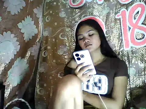 Snapshot of PinaySkinnyJust18 chatting on 02/14/26, 11:23 PinaySkinnyJust18 online show from 02/14/26, 11:23