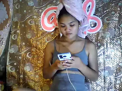 Snapshot of PinaySkinnyJust18 chatting on 02/20/26, 08:16 PinaySkinnyJust18 online show from 02/20/26, 08:16